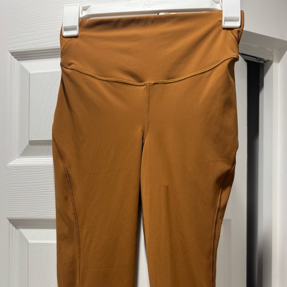 Lululemon Base Pace 25” - size 6